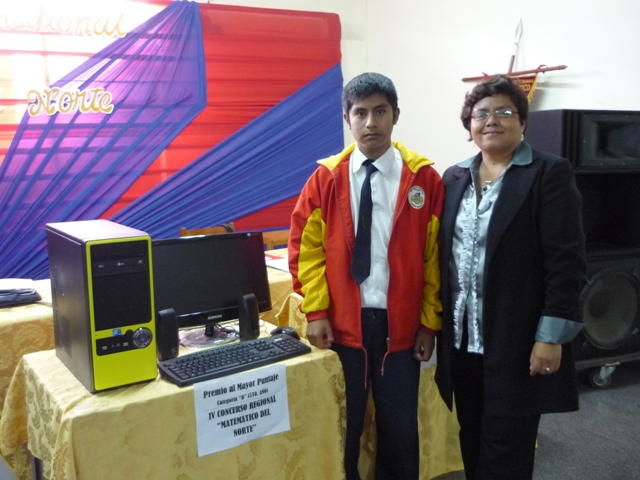 PREMIACIÓN AL MEJOR COLEGIO DEL IV CONCURSO REGIONAL EL MATEMÁTICO DEL NORTE